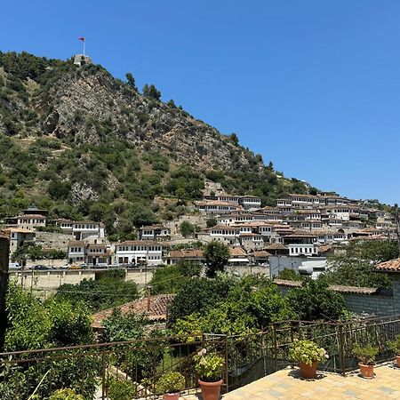 Meroli Guesthouse - Unesco Quarter Berat Ngoại thất bức ảnh