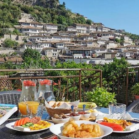 Meroli Guesthouse - Unesco Quarter Berat Ngoại thất bức ảnh