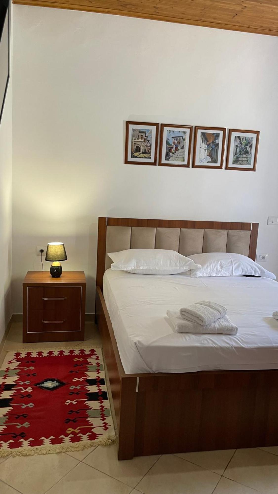 Meroli Guesthouse - Unesco Quarter Berat Ngoại thất bức ảnh