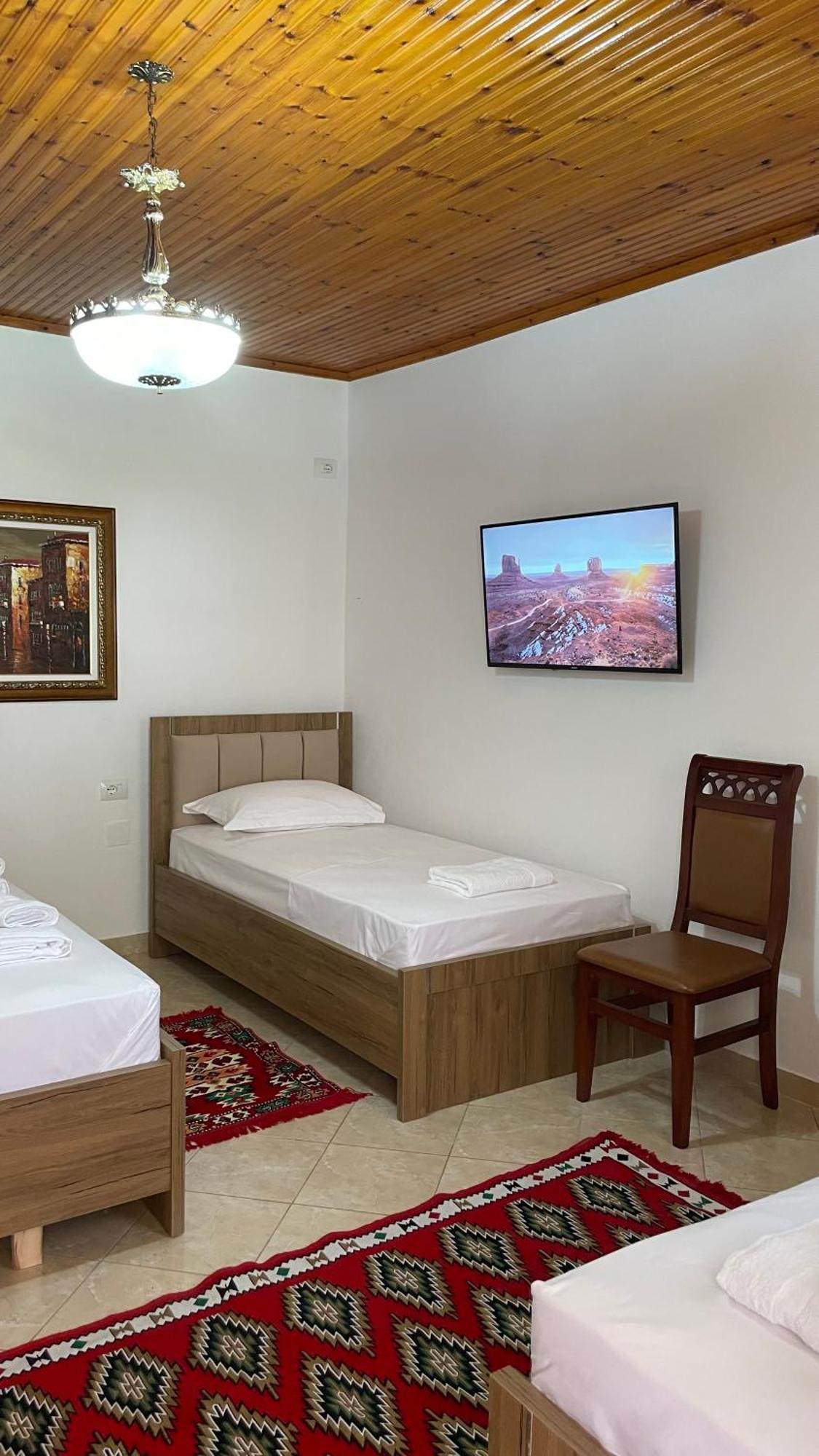 Meroli Guesthouse - Unesco Quarter Berat Ngoại thất bức ảnh