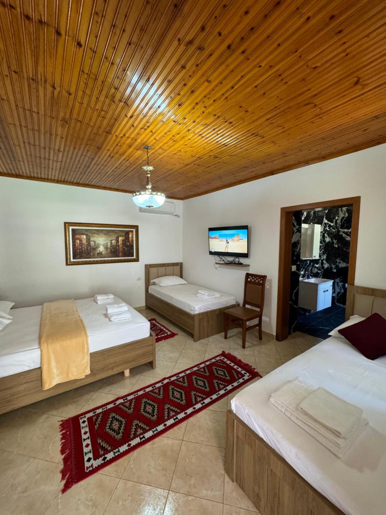Meroli Guesthouse - Unesco Quarter Berat Ngoại thất bức ảnh