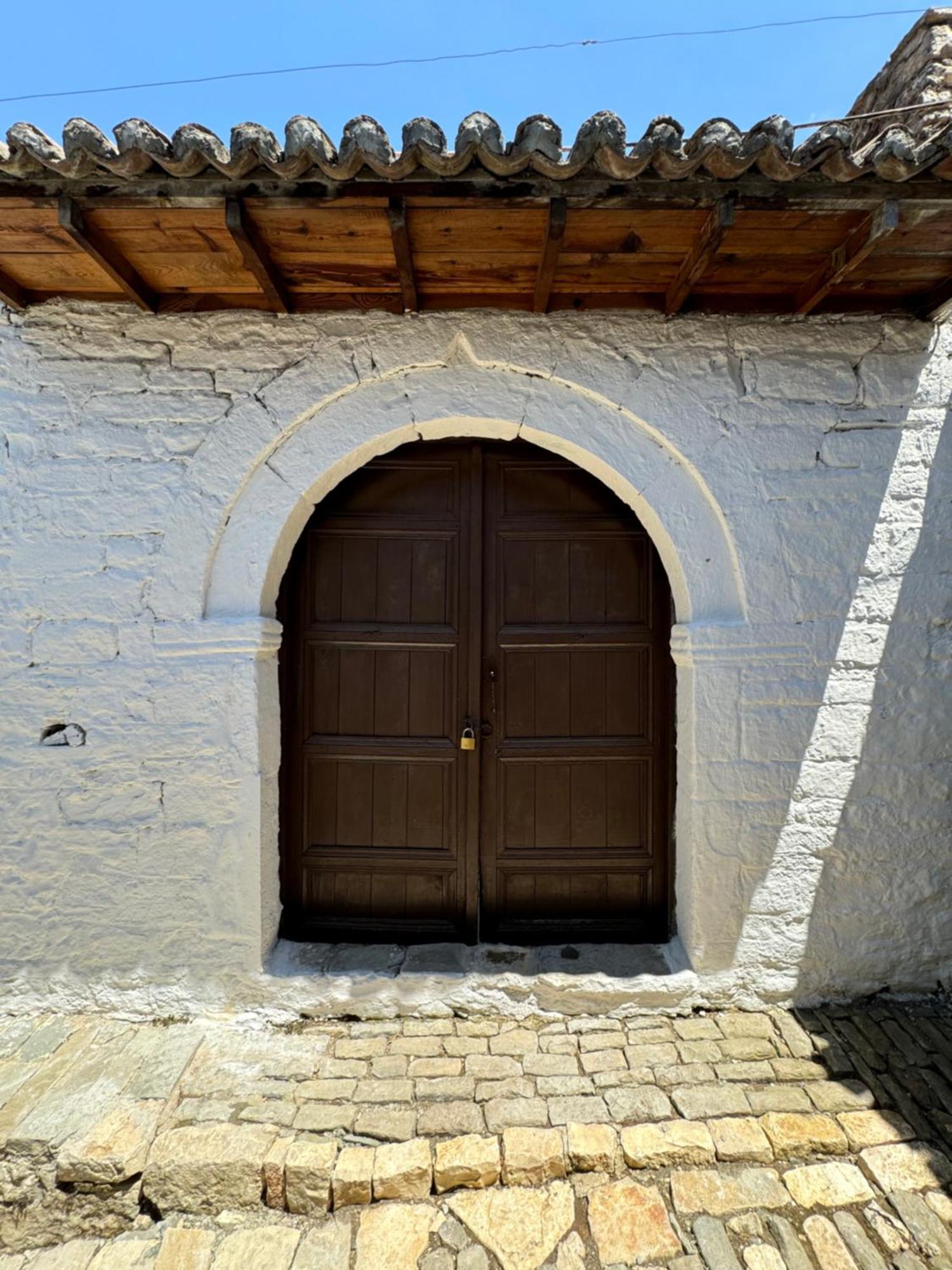 Meroli Guesthouse - Unesco Quarter Berat Ngoại thất bức ảnh