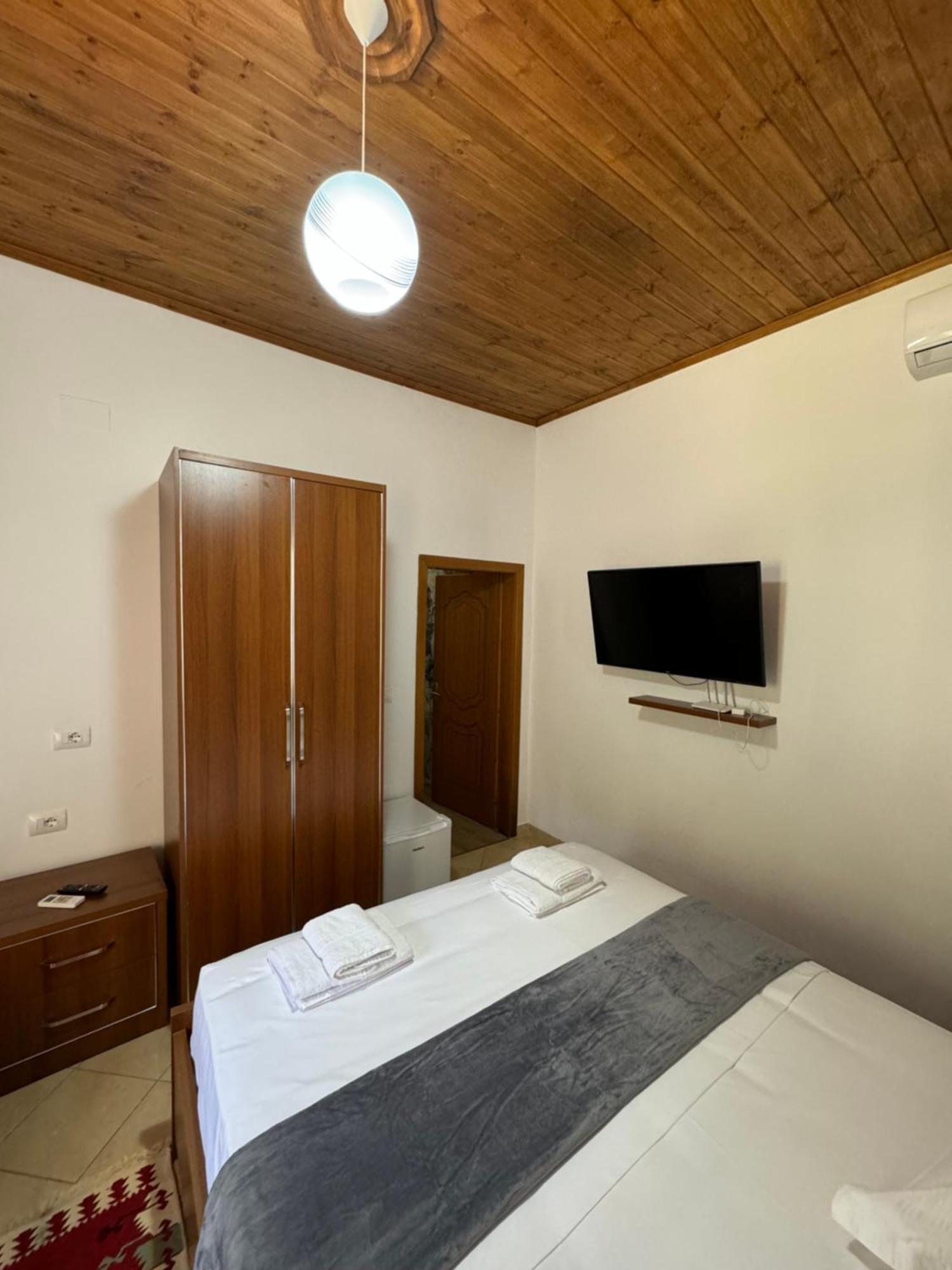 Meroli Guesthouse - Unesco Quarter Berat Ngoại thất bức ảnh