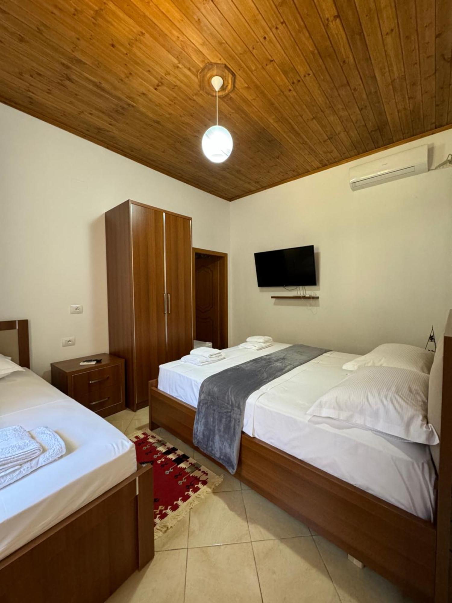 Meroli Guesthouse - Unesco Quarter Berat Ngoại thất bức ảnh