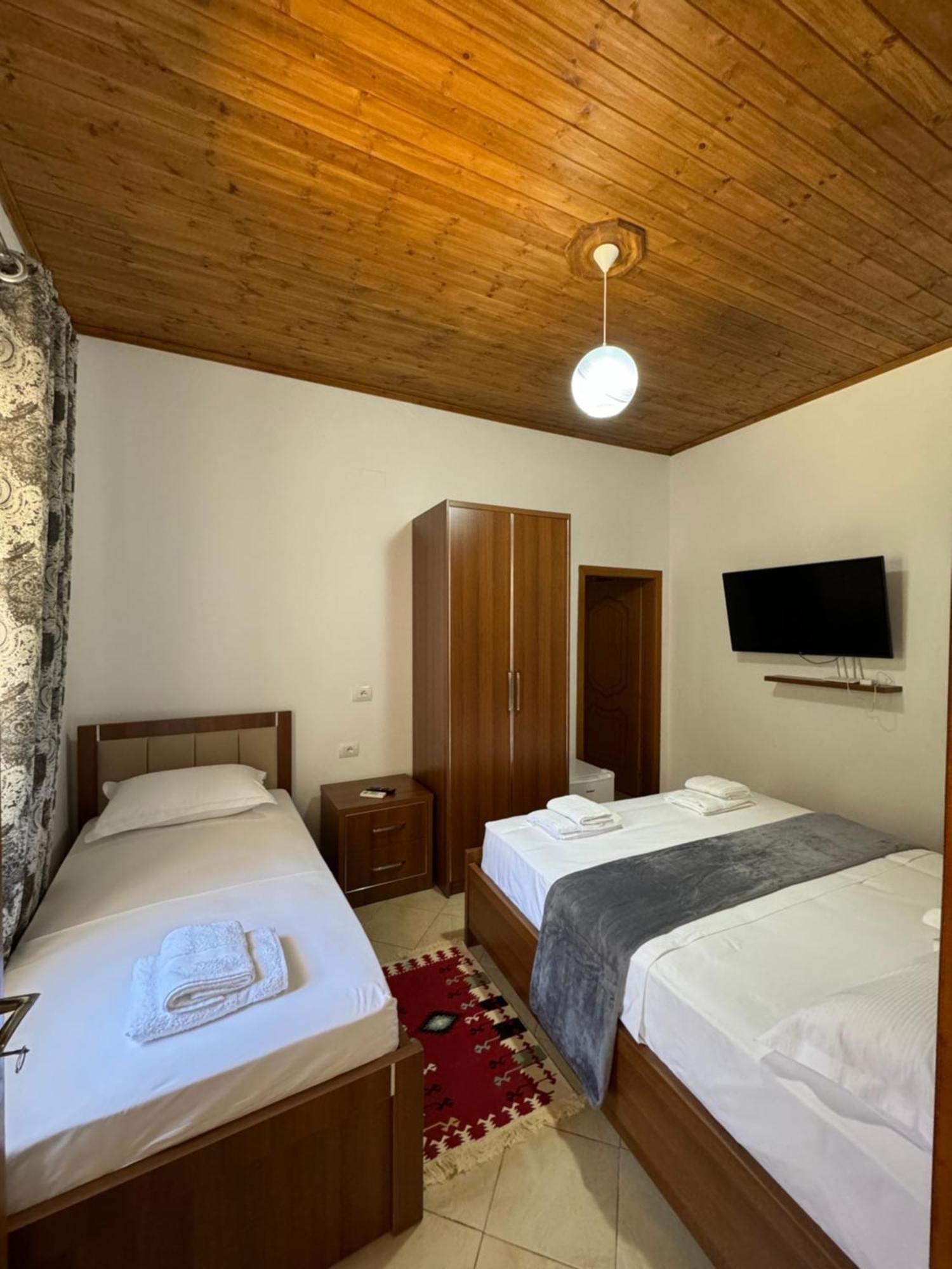Meroli Guesthouse - Unesco Quarter Berat Ngoại thất bức ảnh