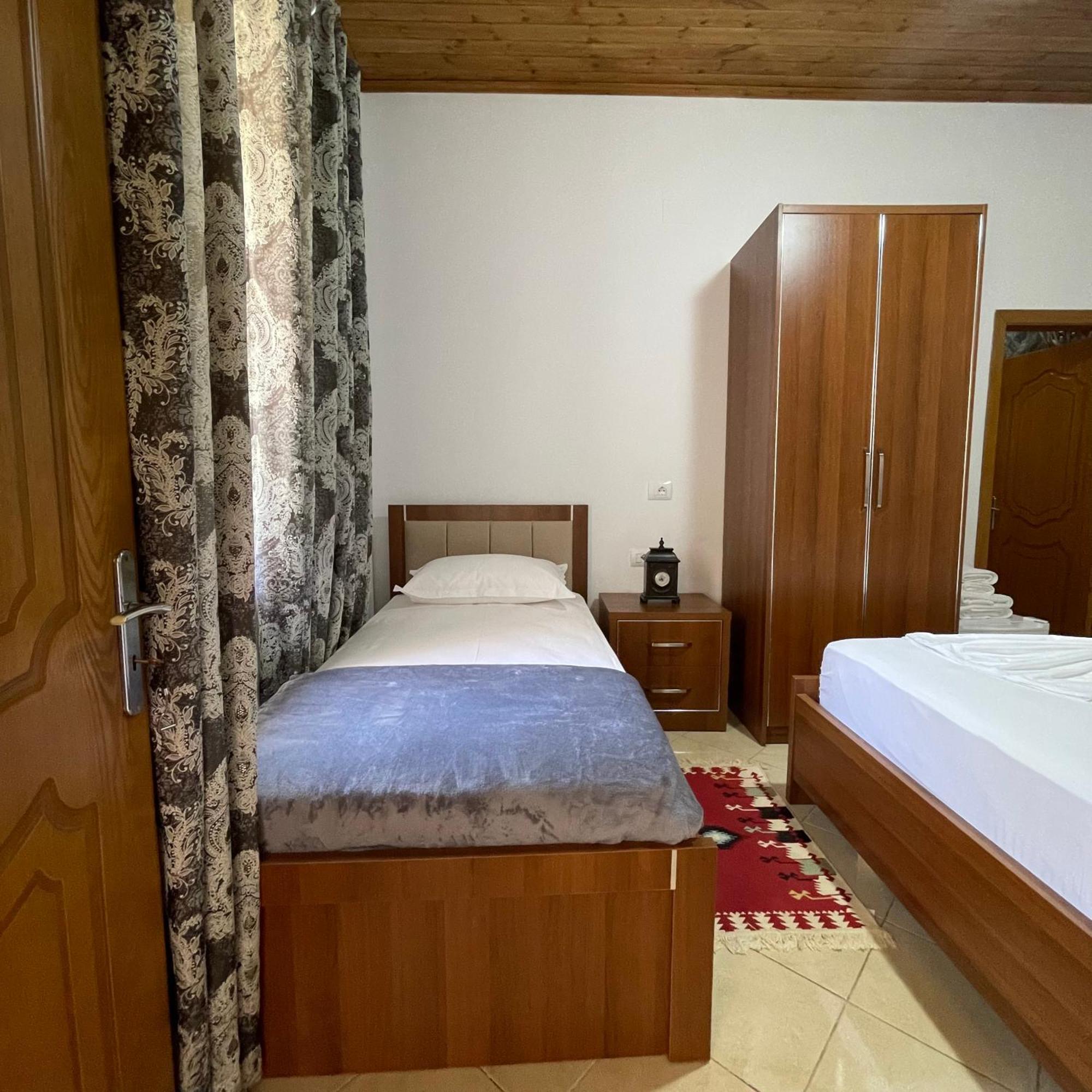 Meroli Guesthouse - Unesco Quarter Berat Ngoại thất bức ảnh